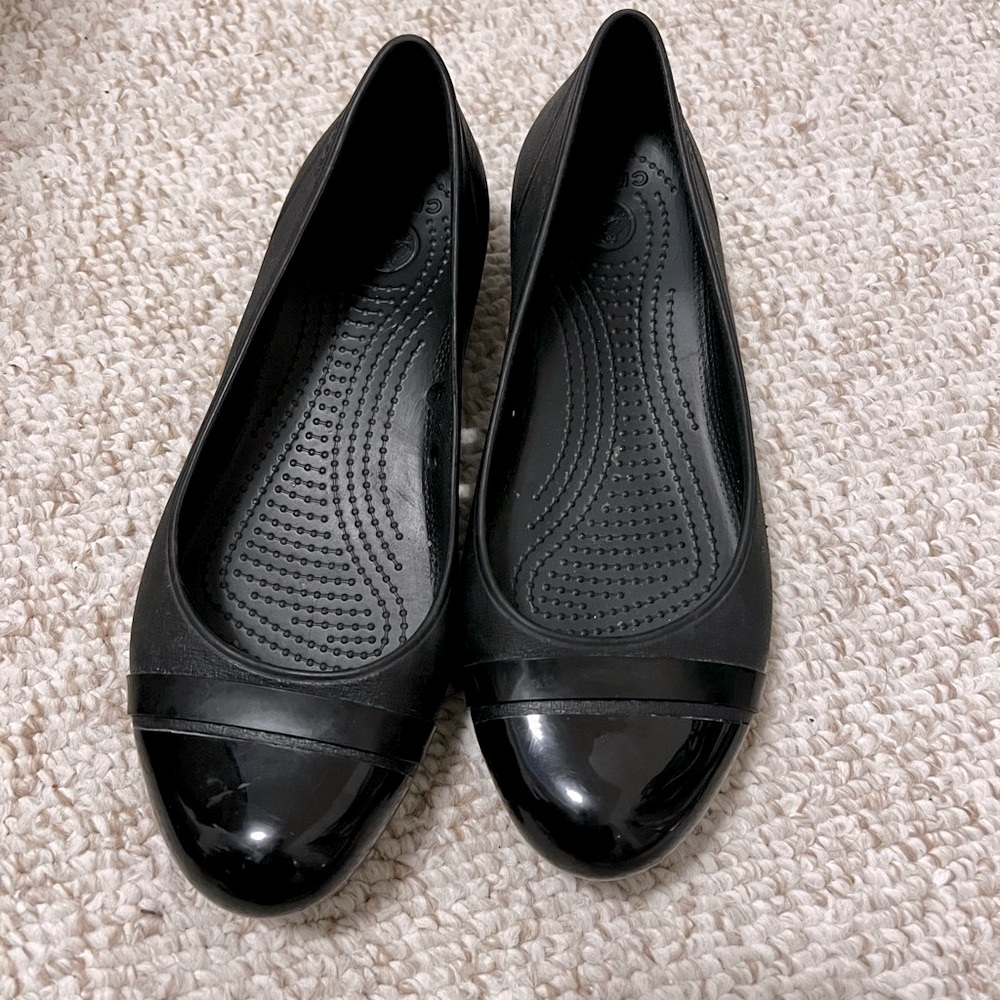 CROCS Black Flats Sleek Minimalist Design